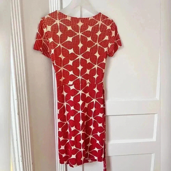 Diane von Furstenberg Silk Wrap Dress LIKE NEW - Picture 4 of 4
